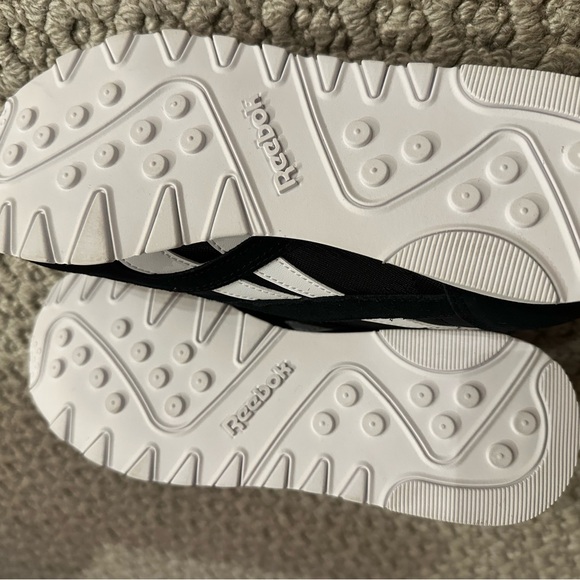 Reebok Women's Black and White Classic Nylon Sneakers - Picture 5 of 7